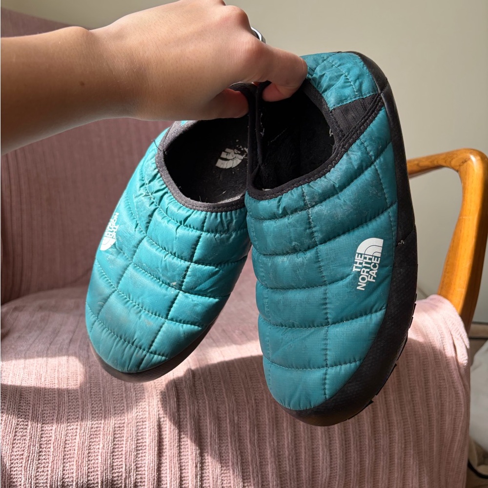 The North Face Teal Thermoball Slippers US 8 EU 39 Quilted Puffer Slip On